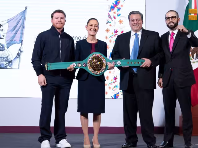 La presidenta Claudia Sheinbaum y Saúl 'Canelo' Álvarez, anunciaron la organización de la clase de boxeo más grande del mundo