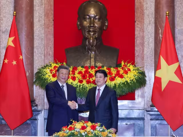 El presidente de China, Xi Jinping, realiza una gira por el Sudeste Asiático que incluye paradas en Vietnam, Malasia y Camboya
