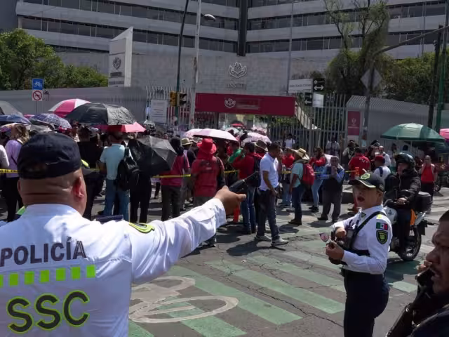 La presidenta Claudia Sheinbaum espera que tras la reunión de hoy se logre una salida al plantón que los maestros mantienen desde el 15 de mayo