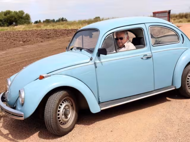 El "Vochito", que condujo durante su presidencia José “Pepe” Mujica volvió a las calles de Uruguay como parte de una muestra-homenaje