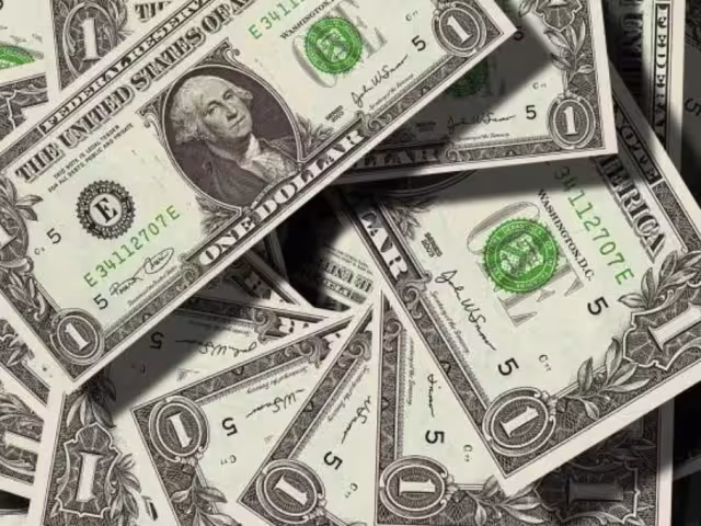 En el inicio de la jornada cambiaria de este 31 de julio el peso se volvió a apreciar frente al dólar estadounidense