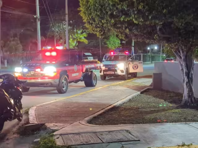 Fuerte riña vecinal en la colonia Extensión Arroyo de los Franceses por disputa de terreno en Ciudad del Carmen