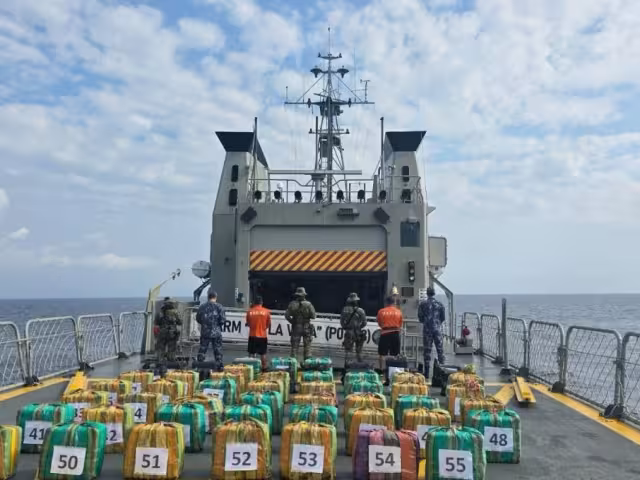 La Marina detalló que la cocaína fue trasladada en un buque de la institución hasta tierra firme
