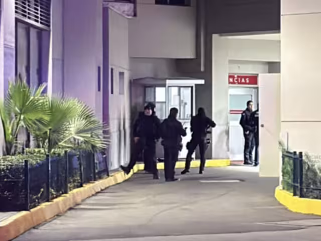 Cuando los policías arribaron al lugar, fueron recibidos a tiros por el criminal y su acompañante