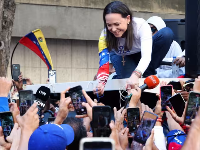 María Corina Machado vilvió a aparecer p´+ublicamente este jueves, para protestar contra la tercera toma de posesión de Nicolás Maduro en Venezuela