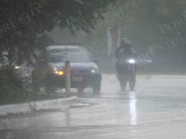 La Onda Tropical número 40 ingresó al Sureste de México y provocará lluvias dispersas en Campeche.