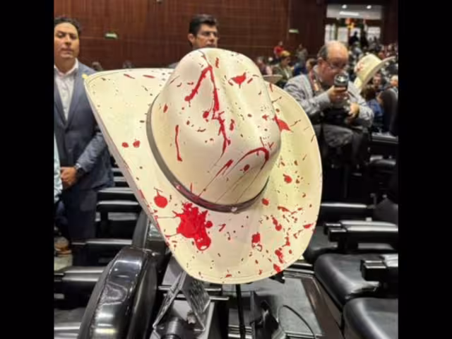 La ejecución del edil no solo ha provocado manifestaciones en Michoacán, sino que ha llegado hasta el centro del poder legislativo.