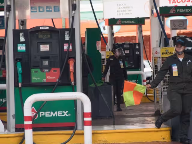 Pemex, distribuidores, comercializadores y transportistas, deberán colaborar para mantener el mismo precio máximo para la gasolina regular