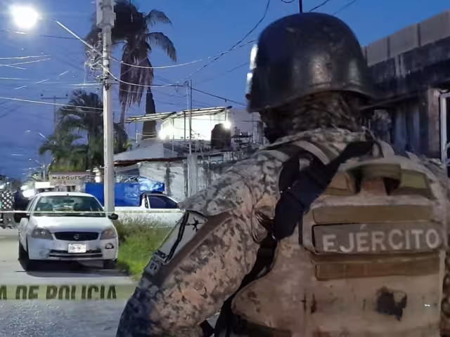 Elementos de seguridad acordonaron el área en Cancún