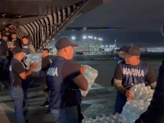 Desde la Ciudad de México se trasladaron tres mil 800 despensas y 31 mil 200 litros de agua potable