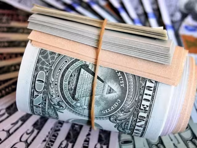 El péso volvió a arrancar la jornada cambiaria con una pérdida frente al dólar