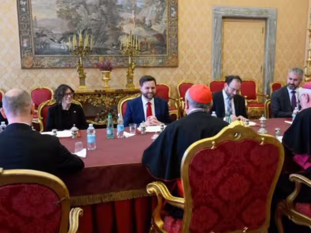 La Oficina de Prensa del Vaticano informó que el encuentro transcurrió en un tono cordial