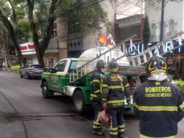 Gracias a la rápida intervención de los servicios de emergencia, la fuga fue controlada sin que se reportaran personas lesionadas o daños mayores