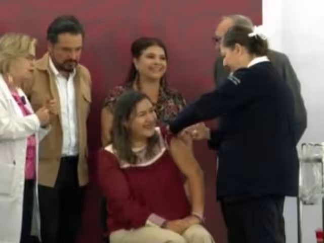 La aplicación de las vacunas será gratuita y se realizará en hospitales, clínicas, escuelas, y otros puntos accesibles