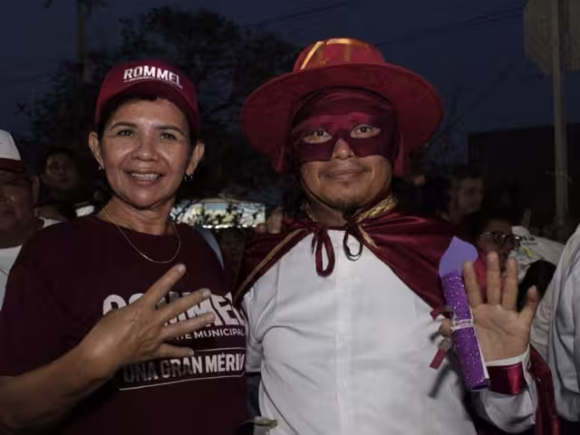 Simpatizantes esperan a Claudia Sheinbaum en el parque San Roque