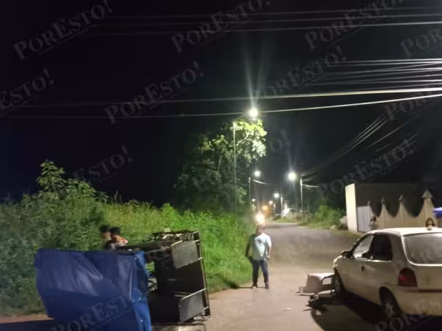 Mototaxi y Chevy se impactan en Calkiní; vecinos denuncian exceso de tráfico