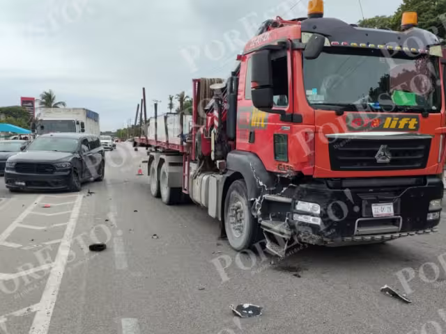 Accidente frente a Cotemar complica el tránsito en la carretera Ciudad del Carmen–Isla Aguada