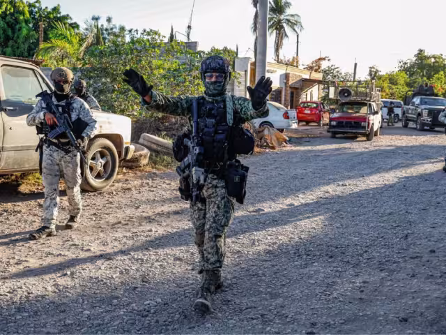 Analistas y funcionarios, consideran que la estrategia del presidente Donald Trump busca presionar al gobierno de Claudia Sheinbaum y reposicionar su agenda