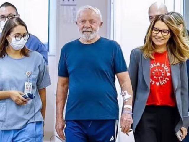 De acuerdo con el parte médico divulgado este sábado, el mandatario está alimentándose, caminando y realizando actividades básicas sin dificultad