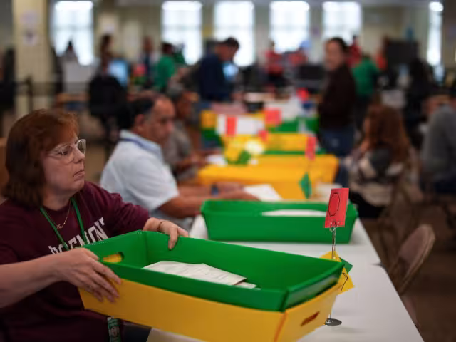 La posibilidad de un empate es baja, pero si eso ocurriera el proceso está claramente delineado en la Constitución