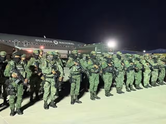 La Secretaría de la Defensa Nacional refuerza la estrategia de seguridad en Sinaloa con el arribo de 100 elementos de fuerzas especiales