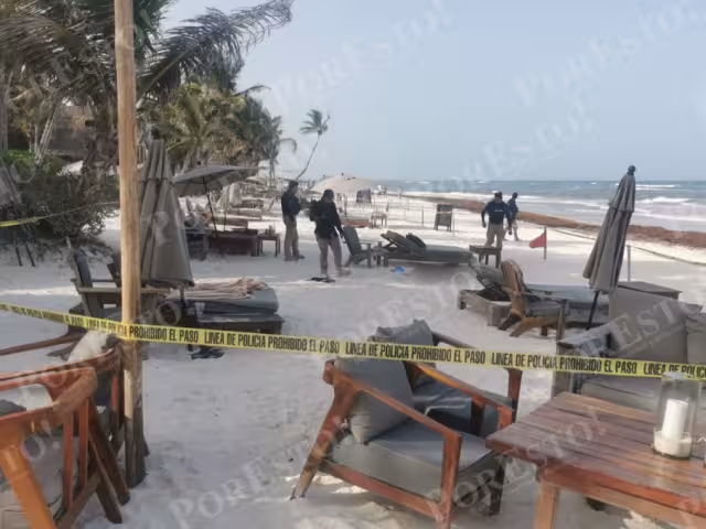 Hombre ejecutado a balazos en una playa turística de Tulum.