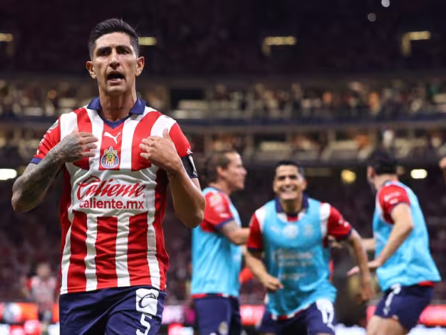 Pocho Guzmán festeja tras anotarle a Toluca