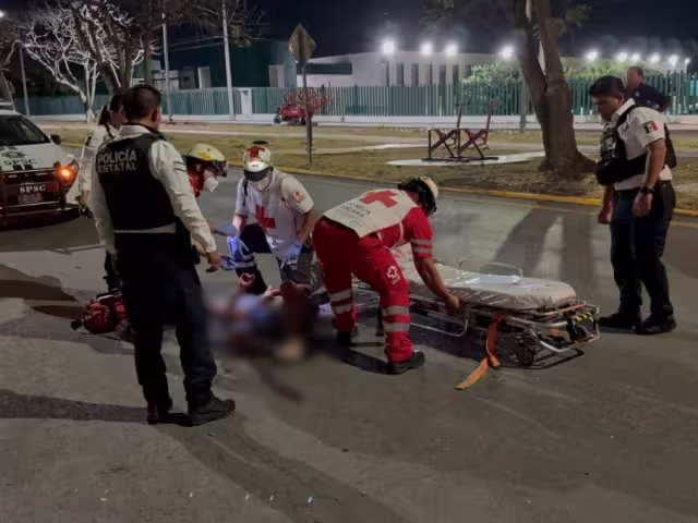 Atacan a hombre con machete y huyen en motocicleta rumbo a la 20 de Noviembre