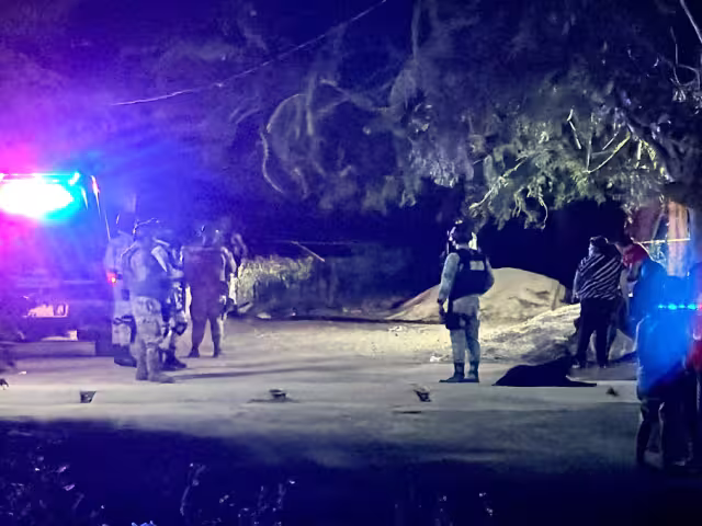 El ataque ocurrió alrededor de las 7:10 p.m. cuando se reportaron detonaciones en un domicilio de la zona