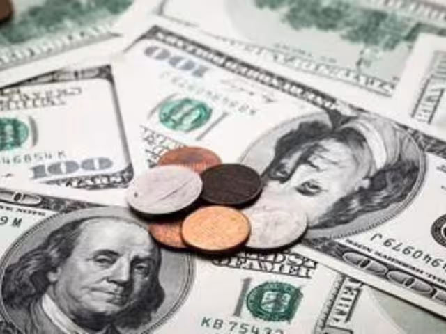 A pesar de una semana complicada en los mercados bursátiles, el peso cierra coin apreciación fernta el dólar estadounidense