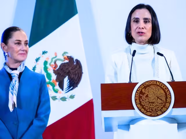 Presidenta Claudia Sheinbaum  y Luz Elena González Escobar, secretaria de Energía