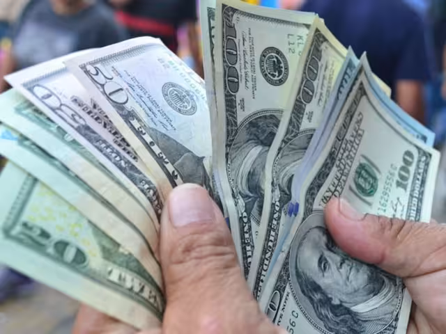 El peso mexicano cotiza estable frente al dólar este martes 16 de julio