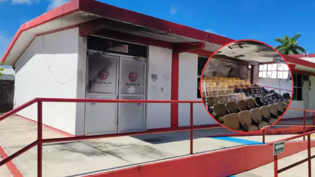 El auditorio del CECATI 160 sigue inoperante a casi un año del incendio.