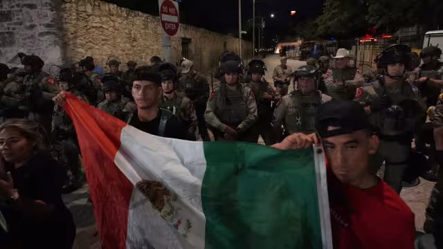 “Texas no tolerará la anarquía que hemos visto en Los Ángeles”, escribió el gobernador Greg Abbott