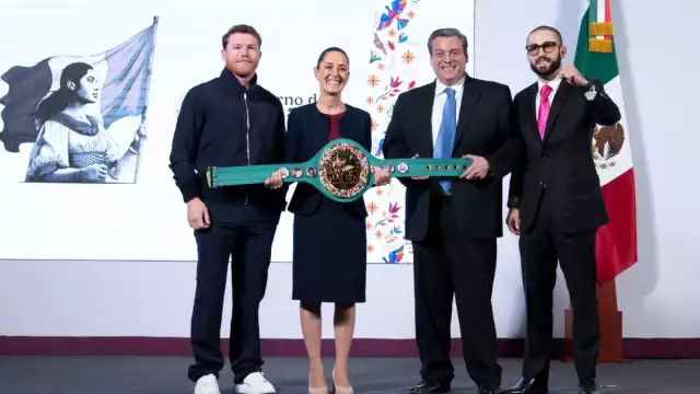 La presidenta Claudia Sheinbaum y Saúl 'Canelo' Álvarez, anunciaron la organización de la clase de boxeo más grande del mundo