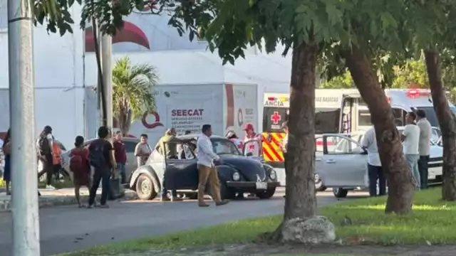 Colisión triple en calles de Chetumal dejó varios heridos