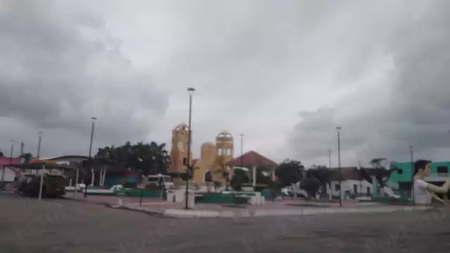 Sabancuy queda sin luz ni señal por frente frío 13; pobladores reclaman a CFE