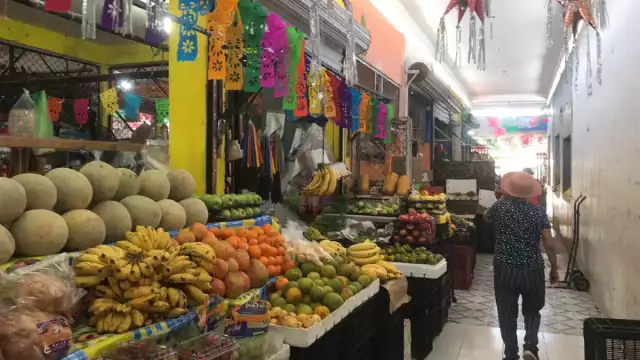 Enfrentan temporada baja más de 120 comerciantes del Mercadito Andrés Quintana Roo, 15 locales han cerrado en el último año
