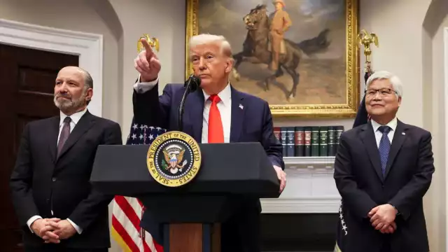 Donald Trump, presidente de Estados Unidos (centro)