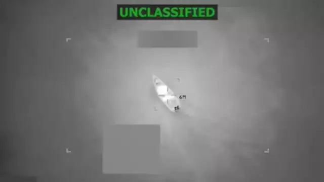 De acuerdo con el secretario de Defensa de EU, la lancha operada por el Tren de Aragua “transitaba por una ruta conocida de narcotráfico y transportaba narcóticos”