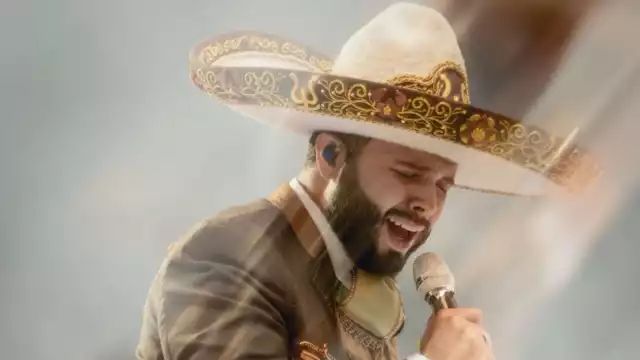 Leonardo Aguilar hace broma sobre Emiliano Aguilar en pleno concierto