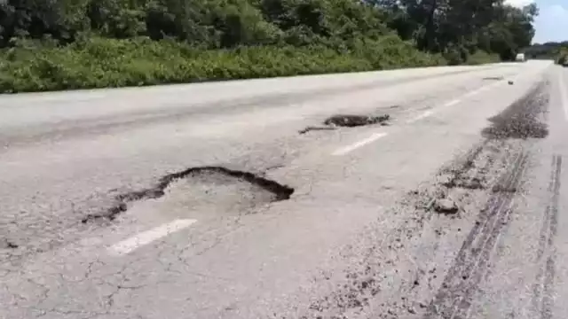 Denuncian bacalerenses falta de inoperatividad por parte de la empresa encargada de rehabilitar calles con baches en la comunidad