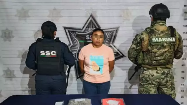 Detienen a mujer con 86 bolsitas de presunta marihuana en Playa del Carmen