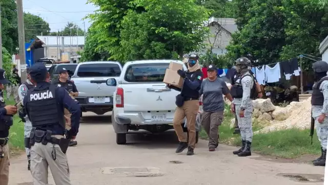 En un cateo en Pomuch, se decomisaron 120 litros de gasolina que un anciano vendía para ayudar a sus nietos huérfanos