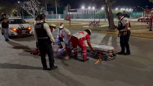Atacan a hombre con machete y huyen en motocicleta rumbo a la 20 de Noviembre