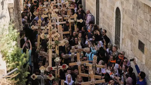 La Ciudad Vieja de Jerusalén volvió a llenarse de fervor religioso este Viernes Santo pese a los conflictos en la región
