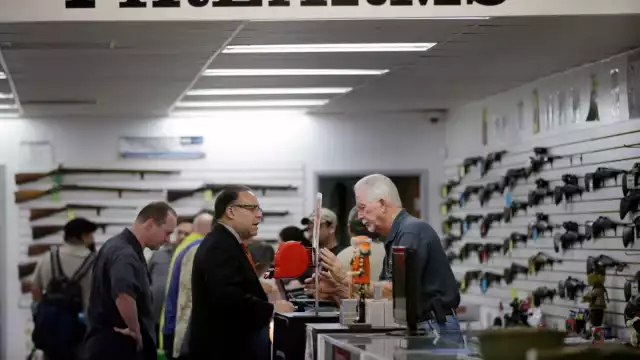 La portación abierta seguirá prohibida en negocios privados que así lo decidan