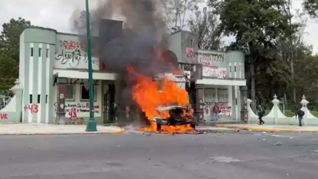 La protesta, al igual que otras manifestaciones recientes, busca presionar al gobierno federal para que entregue información clave sobre el paradero de los estudiantes