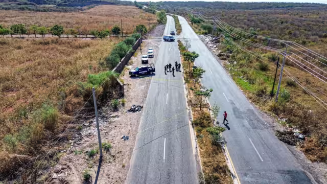 La Fiscalía de Sinaloa confirmó que tres civiles ajenos al enfrentamiento resultaron heridos en las inmediaciones de Campo Paralelo 38