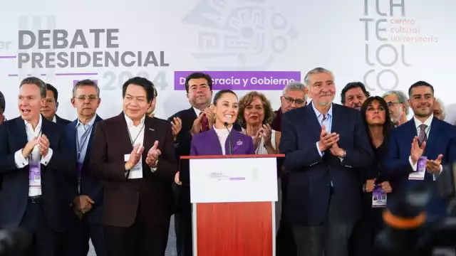 Militantes de Morena, PT y PVEM acompañan a Claudia Sheinbaum en el Tercer Debate Presidencial